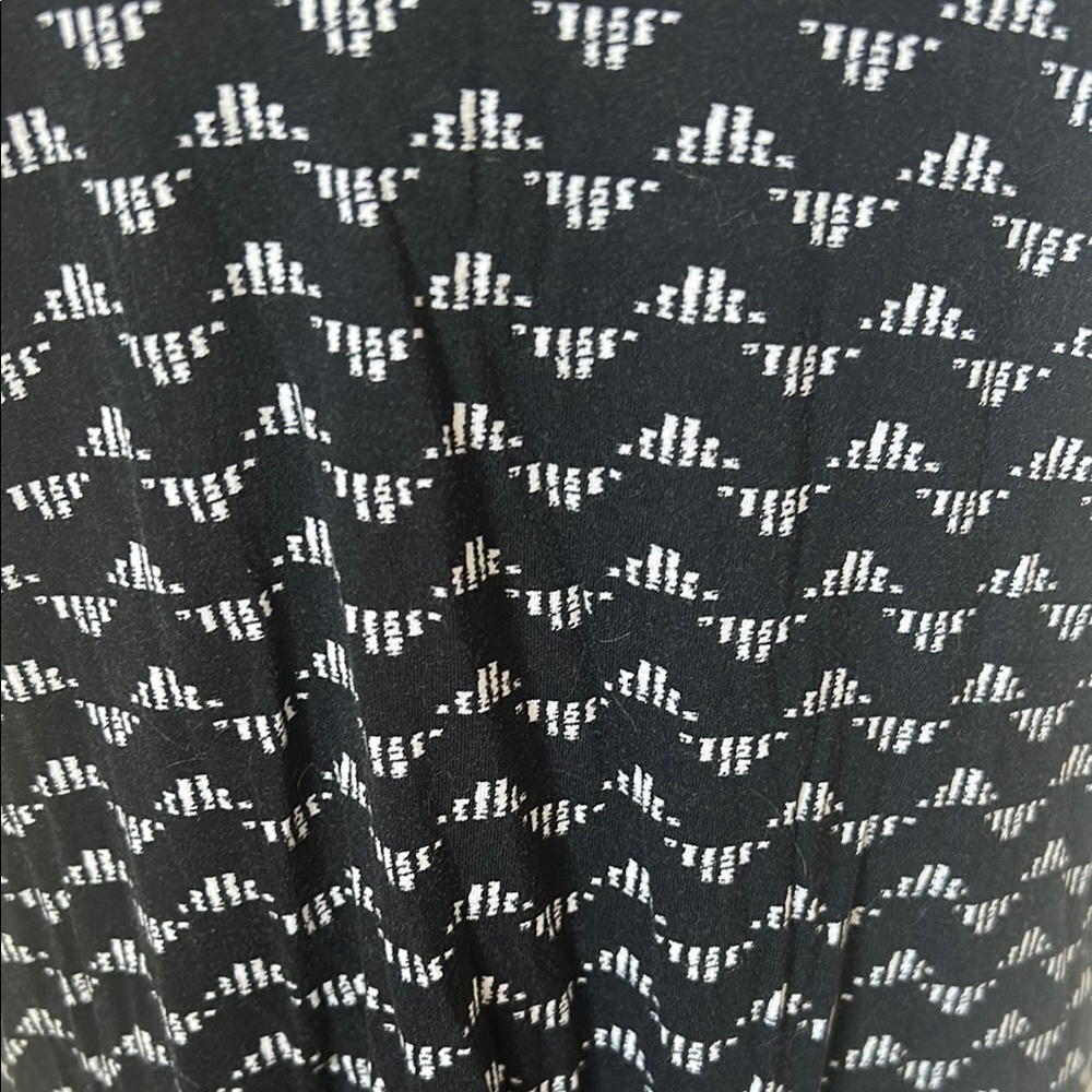 Black and White Patterned Women's Top - Picture 2 of 8